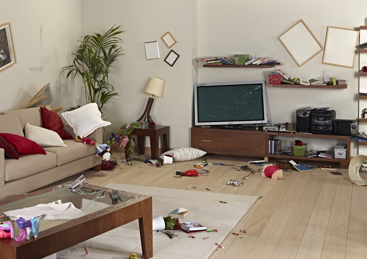describing a messy living room